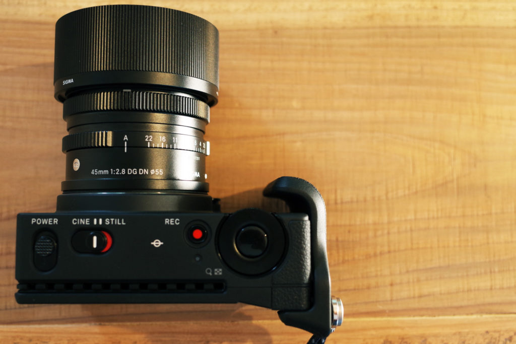 シグマ sigma fp フルサイズ ミラーレス一眼 上からのアングル