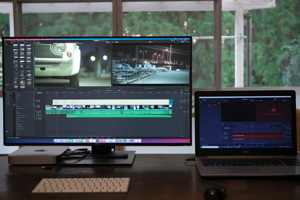 DELL15.6インチノートパソコンとDellモニター「U3219Q 31.5インチ 4K HDR USBーC / IPS」のダビンチリゾルブ編集画面の表示サイズ比較