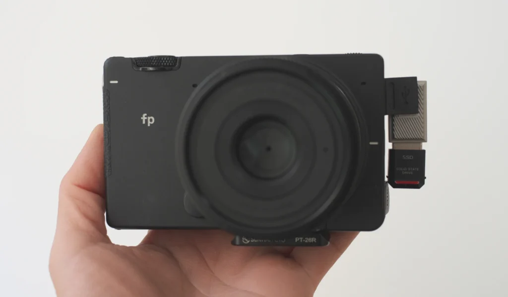 sigma fpとスティック型極小SSD