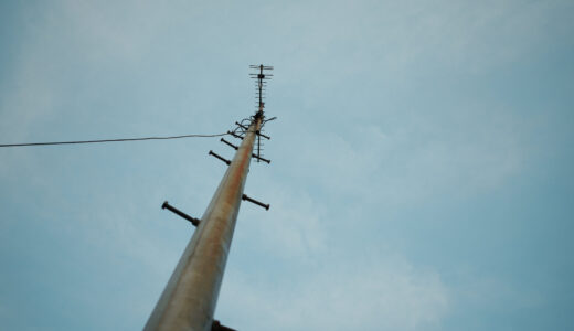 「空と電柱」カラーモード「パウダーブルー」Camera : SIGMA fp Lens : Sigma 24mm F3.5 DG DN Contemporary