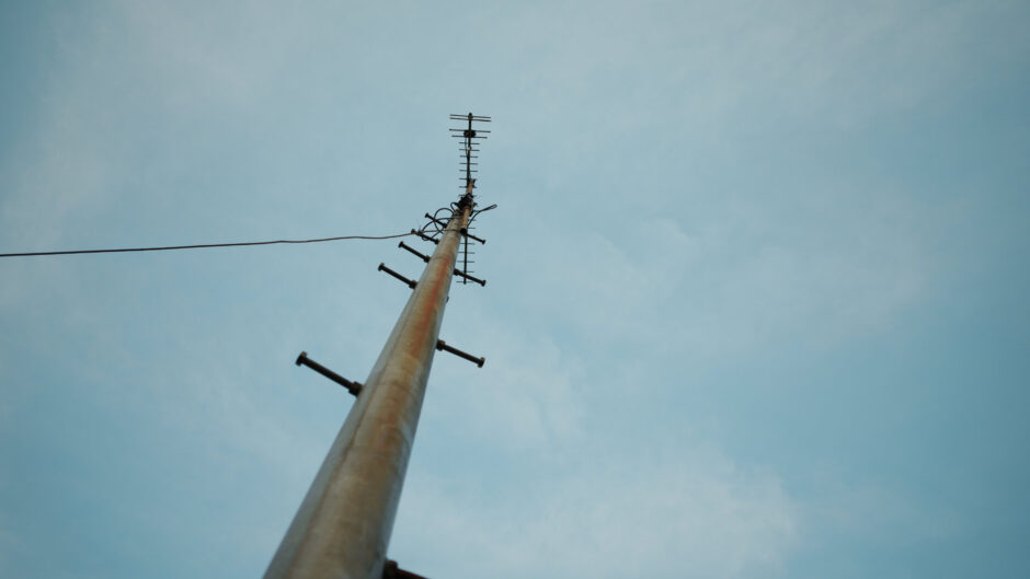 「空と電柱」カラーモード「パウダーブルー」Camera : SIGMA fp Lens : Sigma 24mm F3.5 DG DN Contemporary