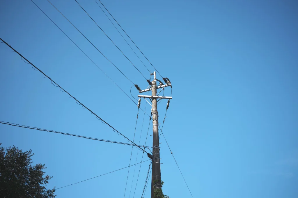 電柱・電線・光ケーブル