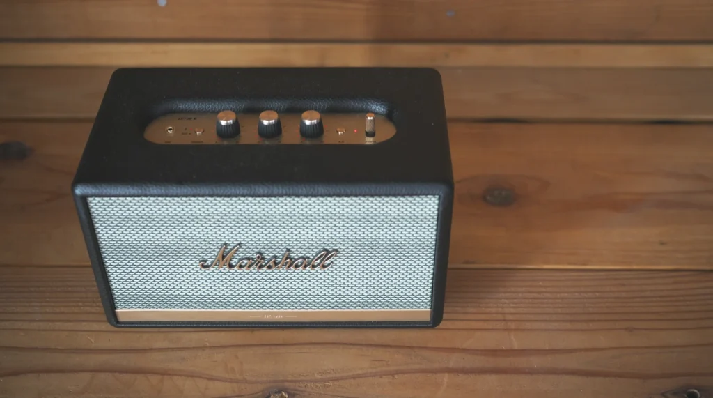 上部からの画像：Marshall マーシャル ブルートゥース スピーカー ACTON 3 Bluetooth