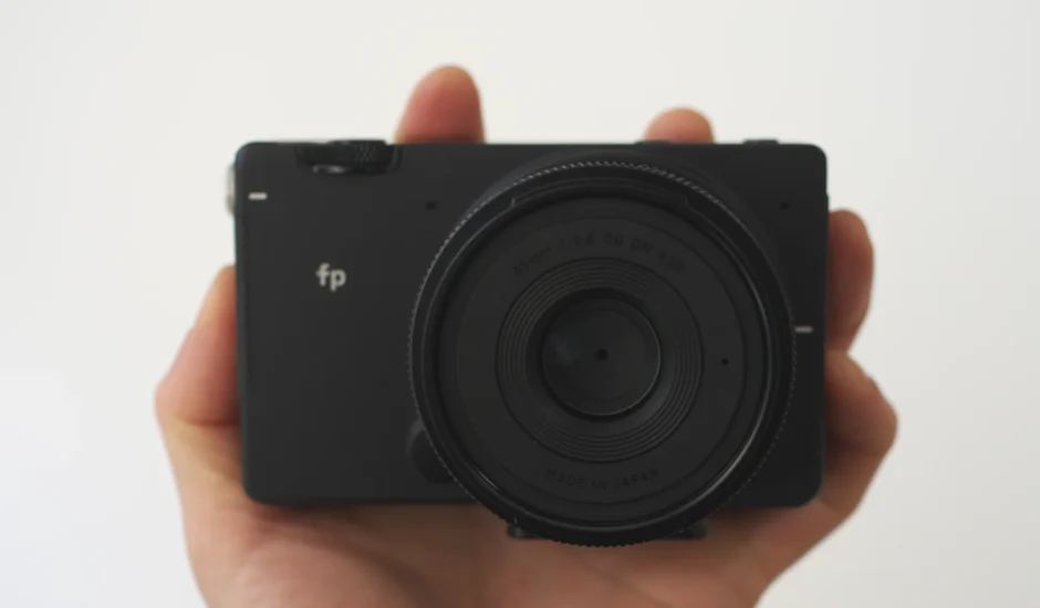 シグマ sigma fp フルサイズ ミラーレス一眼